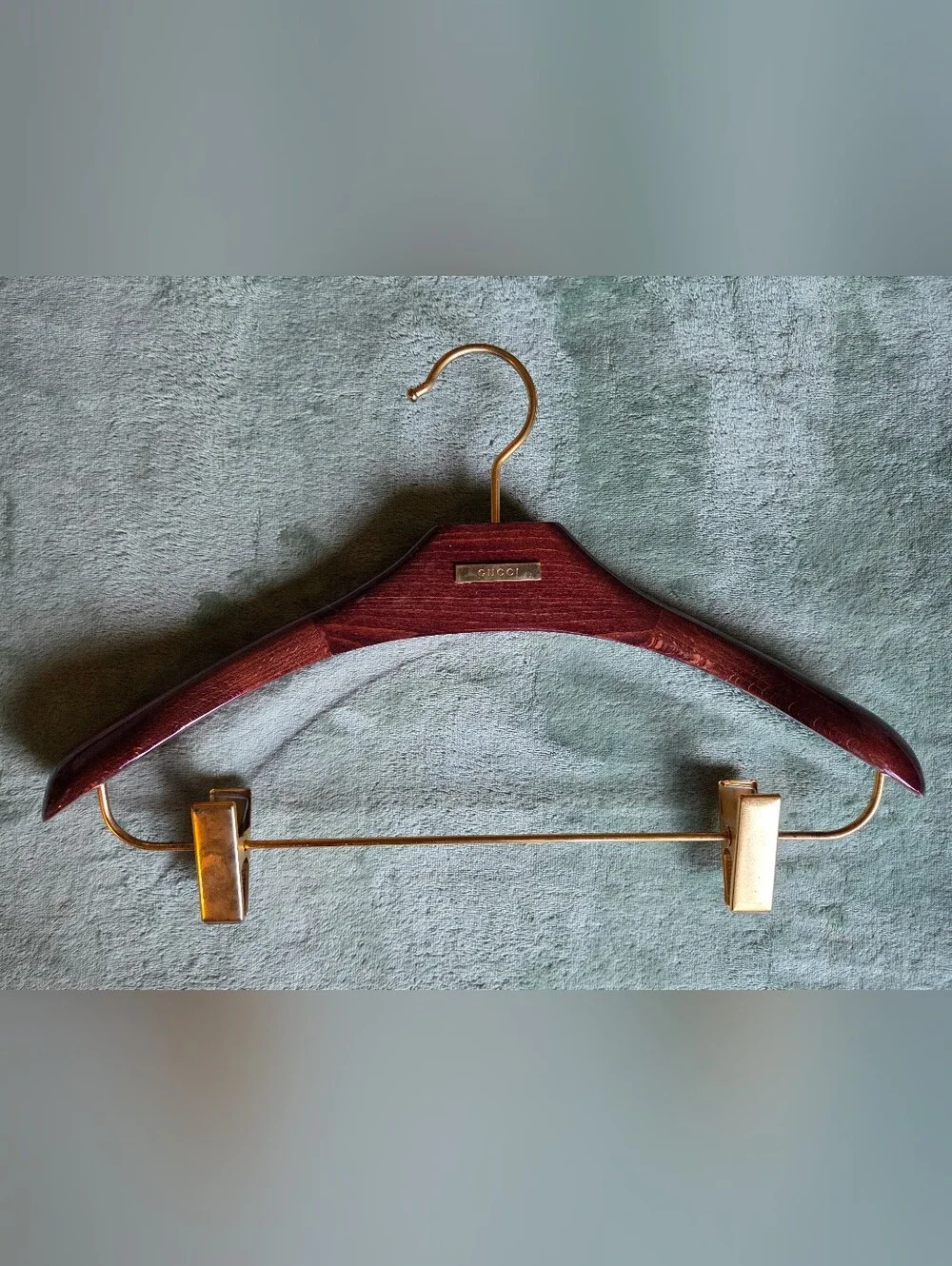 GUCCI Wood Suite Hanger With Gold Clips And Hardware
